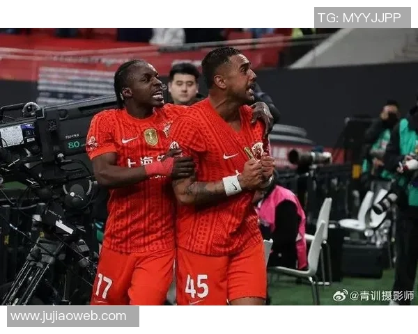 连停带射蒯纪闻助攻莱昂纳多破门海港领先西海岸2-0